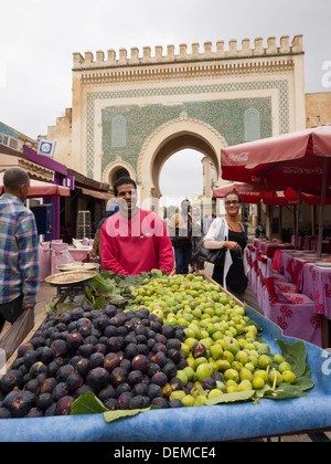 Fruit seller in front of the Bab Bou Jeloud gate to the medina of Fez, Morocco Stock Photo