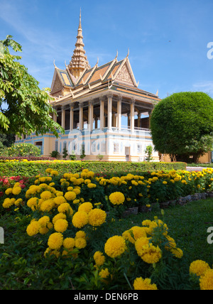 The lovely Moonlight Pavilion, with yellow flowers in the foreground, on the grounds of the Royal Palace in Phnom Penh, Cambodia Stock Photo