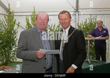 Knockholt,UK,22nd September 2013,The winner of Best Pub/Restaurant was Kevin Whitehead from the Change of Horses in the Bromley In Bloom Competitio Credit: Keith Larby/Alamy Live News Stock Photo
