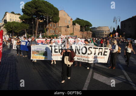 Rome, Italy. 21st Sep, 2013. Protest against the landfill site at Divino Amore Falcognana area, Rome, Italy  Credit:  Gari Wyn Williams / Alamy Live News Stock Photo