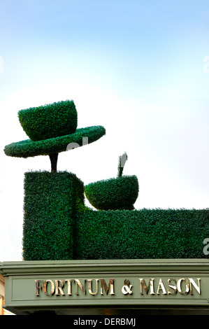 London, England, UK. Fortnum & Mason in Piccadilly - topiary on roof, teacup and sugar bowl Stock Photo