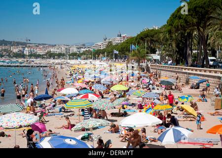 Sunbathers on the beach at Cannes, Cote d'Azur, France Stock Photo ...