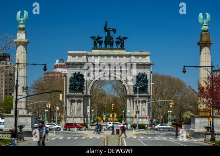 SOLDIERS AND SAILORS MEMORIAL ARCH (©JOHN H DUNCAN 1882) GRAND ARMY PLAZA BROOKLYN NEW YORK USA Stock Photo