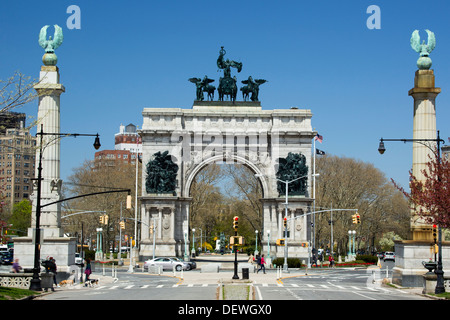 SOLDIERS AND SAILORS MEMORIAL ARCH (©JOHN H DUNCAN 1882) GRAND ARMY PLAZA BROOKLYN NEW YORK USA Stock Photo