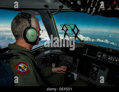 Gen. Paul Selva, Air Mobility Command commander, takes control of C-17 Globemaster III, P-223, mid-flight during the inaugural f Stock Photo