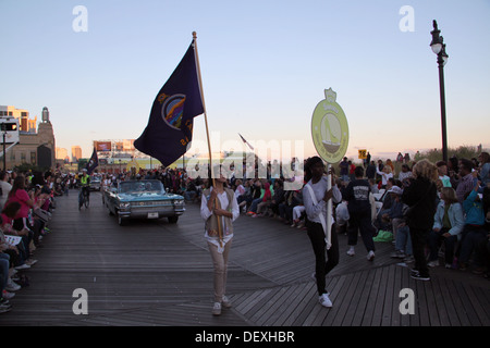 U.S. Army Sgt. Theresa Vail, a dental technician with the Kansas Army National Guard's Medical Detachment, and 2013 Miss Kansas, proudly wears her uniform during the 2014 Miss America 'Show Us Your Shoes' Parade held on the Atlantic City Boardwalk, Atlant Stock Photo