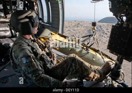 U.S. Army Spc. Trevor Milbury, of Sandwich, N.H., a crew chief with the Medevac Platoon 'Dustoff,' Company C, 3rd Battalion, 238 Stock Photo