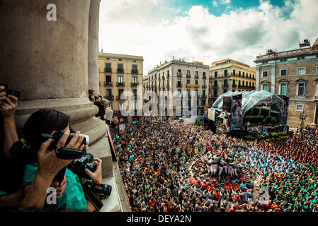 Barcelona, Spain. 24th Sep, 2013: The Castellers of Sans build a human pillar in front of Barcelona's town hall during the city festival, La Merce, 2013 © matthi/Alamy Live News Stock Photo