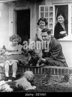 King George VI, Princesses Elizabeth and Margaret, Queen Mother, probably 1930s Stock Photo