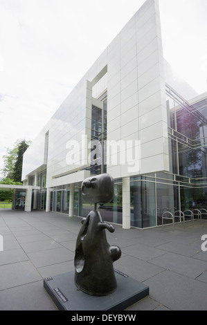 Sculpture by Joan Miró in front of Museum Frieder Burda, architect Richard Meier, Baden-Baden, Black Forest, Baden-Wuerttemberg Stock Photo