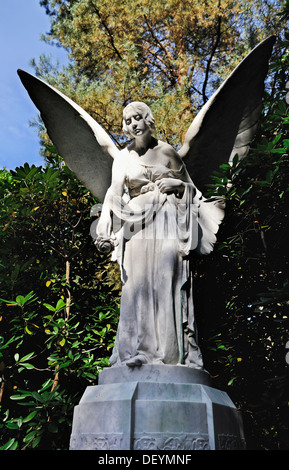 Historic angel statue in Ohlsdorf Cemetery in Hamburg Stock Photo
