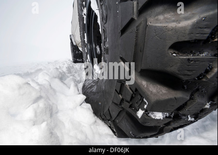 Super Jeep tyres with low air pressure for better grip on snow, Iceland, Europe Stock Photo