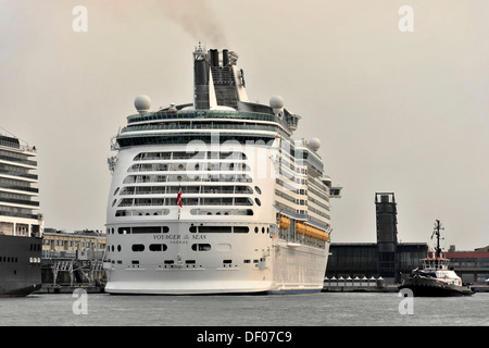 Cruise ship, Voyager of the Seas, built in 1999, 311m, 3114 passengers, arriving in Venice, Veneto, Italy, Europe Stock Photo