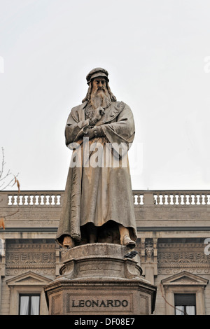 Statue of Leonardo da Vinci by Pietro Magni, 1872, Piazza della Scala, Milan, Italy, Europe Stock Photo