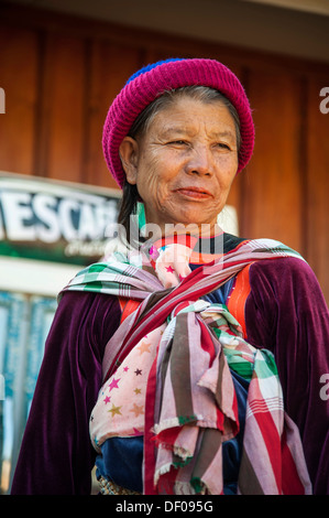 Elderly Lisu woman, portrait, Hill Tribe people, Lisu people, an ethnic minority, northern Thailand, Thailand, Asia Stock Photo