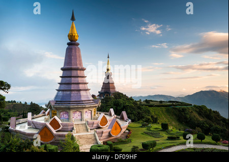 Phra Mahathat Naphamethinidon temple complex, Chedi of the Queen and Chedi of the King, Doi Inthanon National Park Stock Photo