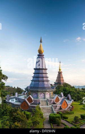 Phra Mahathat Naphamethinidon temple complex, Chedi of the Queen and Chedi of the King, Doi Inthanon National Park Stock Photo