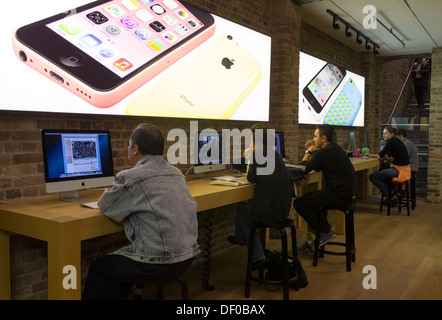 Apple Store Covent Garden - London Stock Photo