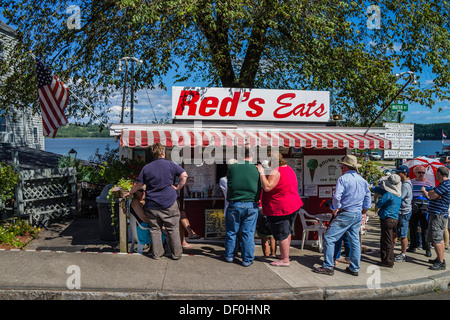 Red's Eats a small roadside restaurant in Wiscasset, Maine renowned for their lobster rolls. Stock Photo