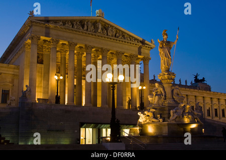 Österreich, Wien 1, das klassizistische Parlamentsgebäude an der Wiener Ringstraße wude von Theophil von Hansen entworfen. Stock Photo