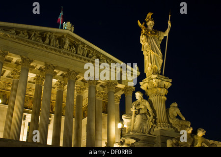 Österreich, Wien 1, das klassizistische Parlamentsgebäude an der Wiener Ringstraße wude von Theophil von Hansen entworfen. Stock Photo