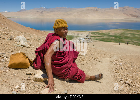 Monk overlooking the high altitude Lake Tsomoriri above the village of Korzok, (Ladakh) Jammu & Kashmir, India Stock Photo