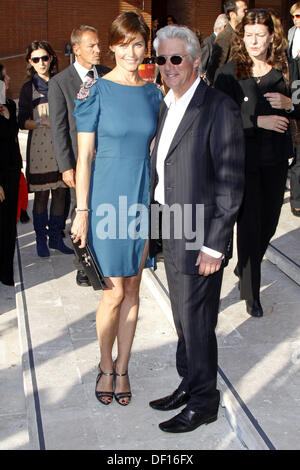 US actor Richard Gere and his wife Carey Lowell attend the premiere of 'Hachiko: A Dog?s Story' at the 4th Rome International Film Festival at Auditorium Parco della Musica in Rome, Italy, 16 October 2009. Photo: Hubert Boesl Stock Photo