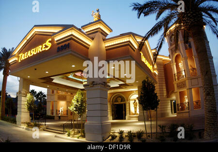 Treasures gentlemen´s club. Las Vegas. Nevada, USA Stock Photo - Alamy