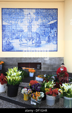 Madeira, Funchal, in front of Funchal Farmers Market, Florist Mercado dos Lavradores, Blumenstand Stock Photo