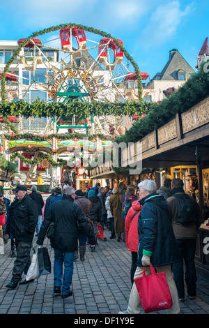 Shopping at the Christmas market in Cologne, Germany Stock Photo
