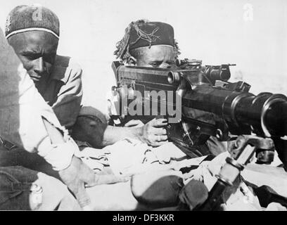 The image from the Nazi Propaganda! depicts Italian colonial soldiers during a combat mission in Egypt, published 4 February 1941. Place unknown. Fotoarchiv für Zeitgeschichte Stock Photo