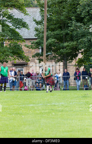 Tossing the Caber, Highland Games, North Berwick Stock Photo - Alamy