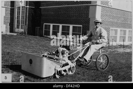 Toro lawn mower hi-res stock photography and images - Alamy