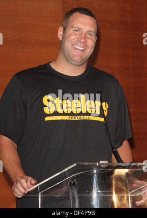 London, UK. 27th Sep, 2013. Quarterback BEN ROETHLISBERGER of the Pittsburgh Steelers - here for Sunday's NFL International Series Game 7 vs Minnesota Vikings at Wembley Stadium - hold a Press Conference at the Four Seasons Hotel and Practice at London Wasps RFC, London, England - September 27th 2013 Photo by Keith Mayhew © KEITH MAYHEW/Alamy Live News Stock Photo