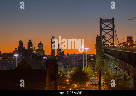 DOWNTOWN SKYLINE BEN FRANKLIN BRIDGE PHILADELPHIA PENNSYLVANIA FROM CAMDEN NEW JERSEY USA Stock Photo