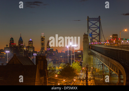 DOWNTOWN SKYLINE BEN FRANKLIN BRIDGE PHILADELPHIA PENNSYLVANIA FROM CAMDEN NEW JERSEY USA Stock Photo