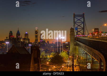 DOWNTOWN SKYLINE BEN FRANKLIN BRIDGE PHILADELPHIA PENNSYLVANIA FROM CAMDEN NEW JERSEY USA Stock Photo