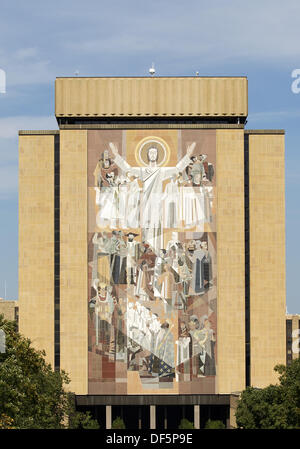 South Bend, Indiana, USA. 28th Sep, 2013. September 28, 2013: A general view of the Hesburgh Library ''Touchdown Jesus'' prior to NCAA Football game action between the Notre Dame Fighting Irish and the Oklahoma Sooners at Notre Dame Stadium in South Bend, Indiana. © csm/Alamy Live News Stock Photo