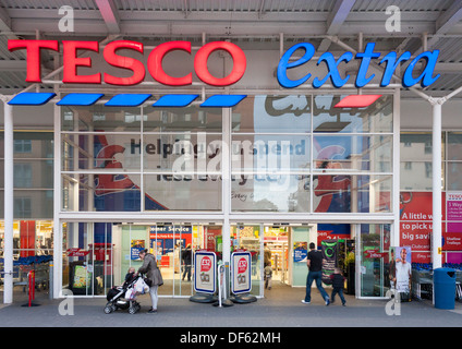 Tesco supermarket entrance, Reading, Berkshire, England, GB, UK. Stock Photo