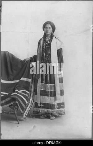 Indian girls in traditional dress 285371 Stock Photo