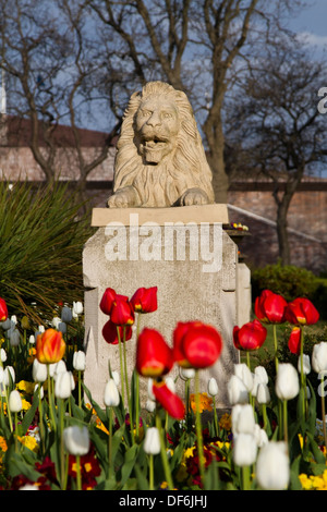 Statue of a lion in Mowbray Park in Sunderland, North East England Stock Photo