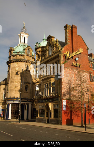 Sunderland Empire Theatre and the Dun Cow in Sunderland, North East England Stock Photo