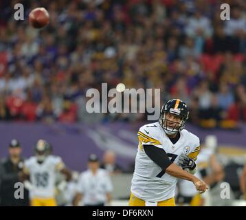 London, UK. 29th Sep, 2013. Pittsburgh Steelers Quarterback Ben Roethlisberger [7] throws a pass to his wide receiver during the NFL International Series game between Pittsburgh Steelers v Minnesota Vikings at Wembley Stadium. Credit:  Action Plus Sports Images/Alamy Live News Stock Photo