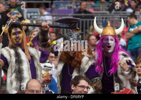 29.09.2013 London, England. Fans pose on their way to the NFL International  Series game between Pittsburgh Steelers v Minnesota Vikings at Wembley  Stadium Stock Photo - Alamy