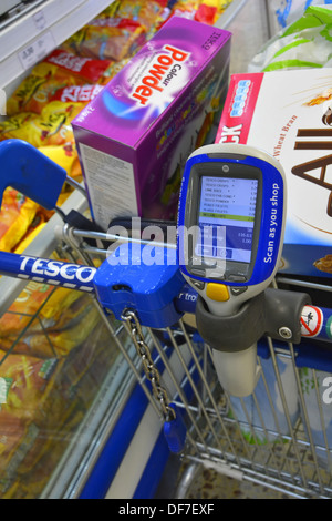 device handheld supermarket scan tesco shopper using shop record alamy till purchases downloading display digital