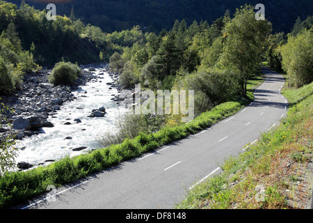 The mountain road along the Tinée river in the Mercantour national park of the Alpes-MAritimes Stock Photo
