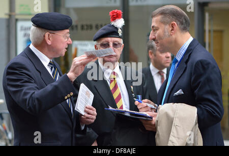 Manchester, UK . 30th Sep, 2013. A Party delegate listens to veteran members of the Armed Forces explaining why there should not be wholesale cuts to the Army. Conservative Party Conference Manchester, UK 30 September 2013 Credit:  John Fryer/Alamy Live News Stock Photo