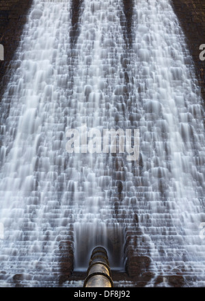 Dam On The Angram Reservoir In Nidderdale, North Yorkshire Stock Photo 