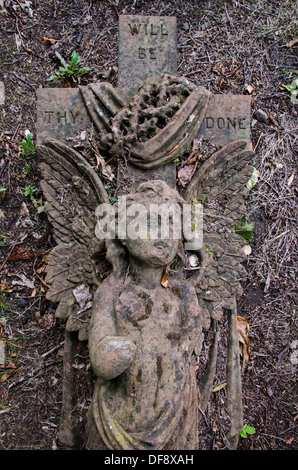 A fallen and broken monument in North Merchiston Cemetery, Edinburgh, Scotland. Stock Photo