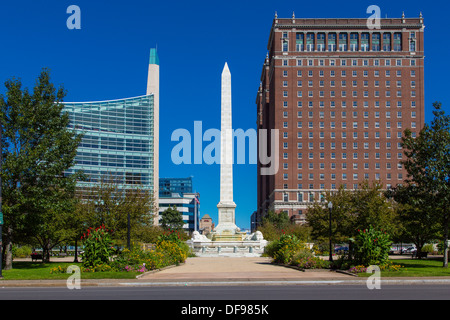 New US Courthouse and old Statler Hotel Building on Niagara Square in Buffalo New York Stock Photo